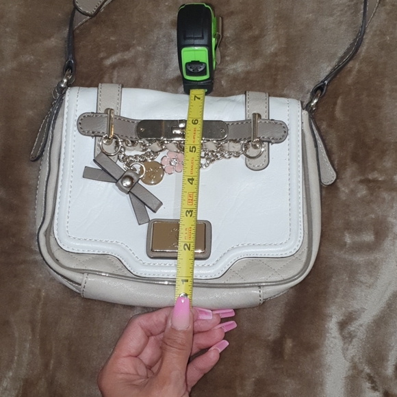 Guess purse - Picture 5 of 5